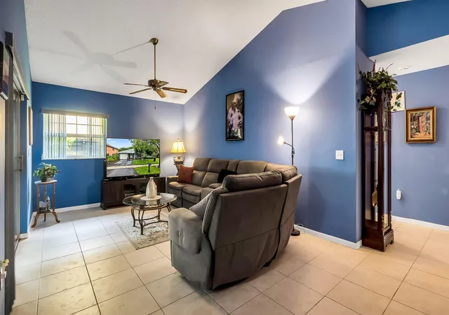 4th image of 9720 Sw 12Th St, Pembroke Pines, FL 33025 | MLS# B26035883