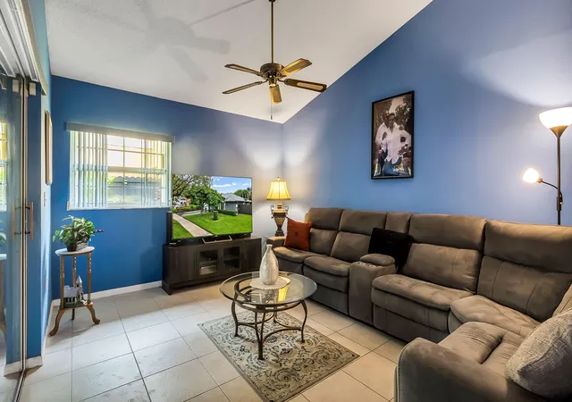 5th image of 9720 Sw 12Th St, Pembroke Pines, FL 33025 | MLS# B26035883