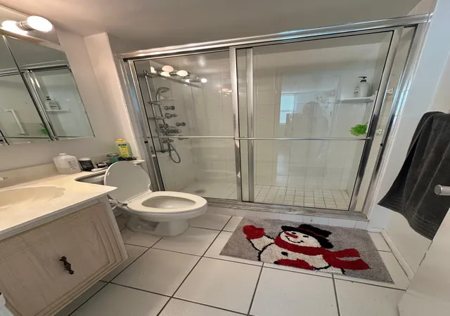 2nd image of 115 Royal Pk Dr, Oakland Park, FL 33309