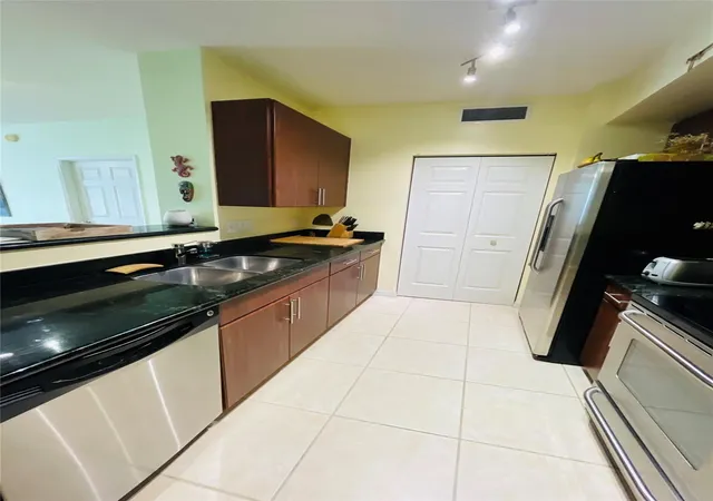 2nd image of 2401 Ne 65Th St #408, Fort Lauderdale, FL 33308 | MLS# B26035929