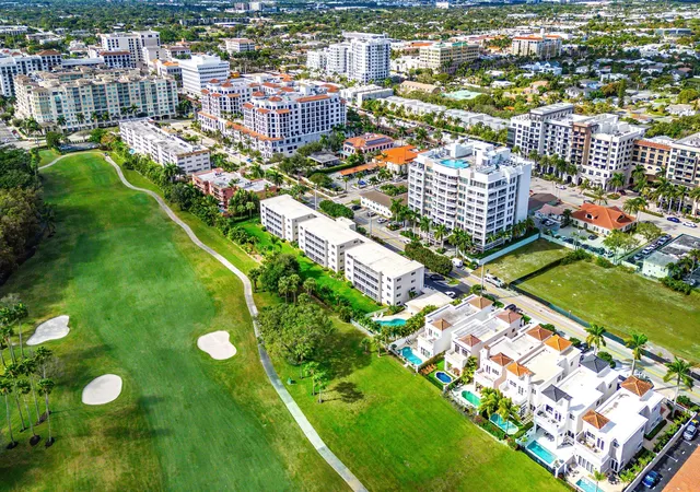 2nd image of 300 E Royal Palm Rd, Boca Raton, FL 33432