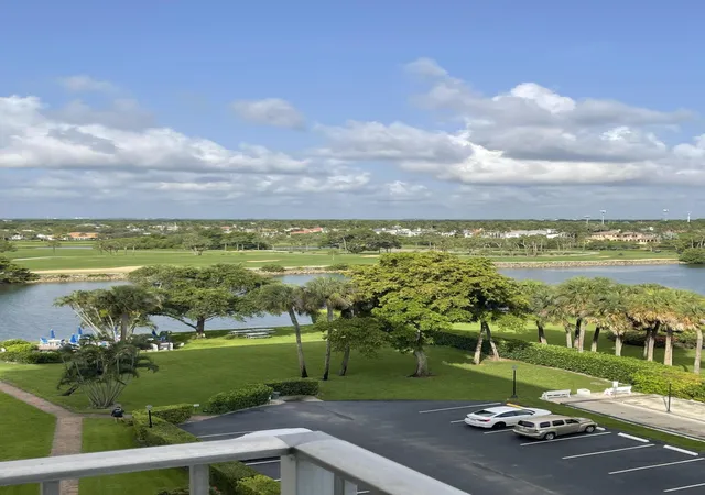 3rd image of 336 Golfview Rd #706, North Palm Beach, FL 33408 | MLS# B26035992
