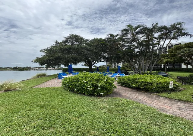 2nd image of 336 Golfview Rd, North Palm Beach, FL 33408