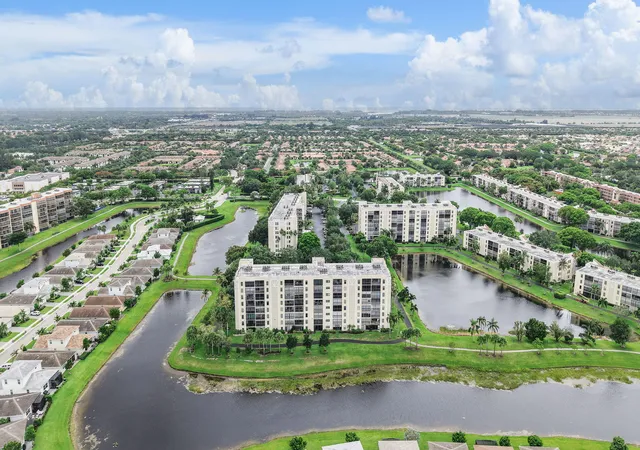 Homes for sale in Delray Beach, FL | 7260 Kinghurst Drive, Delray Beach, FL 33446 | Houzeo