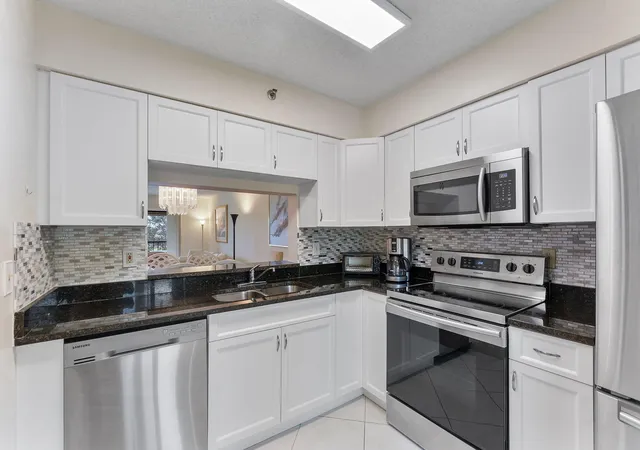 Homes for sale in Delray Beach, FL | 7260 Kinghurst Dr #205, Delray Beach, FL 33446 | MLS# B26036002