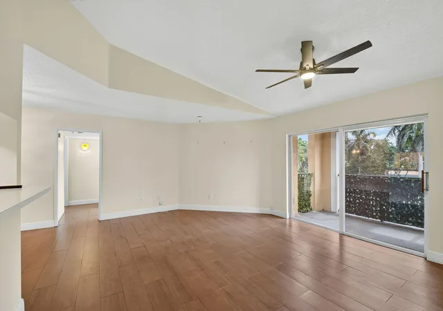4th image of 123 Yacht Clb Wy, Lantana, FL 33462