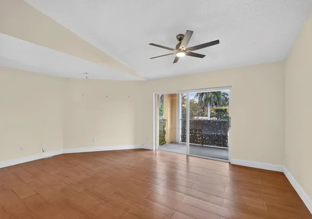 5th image of 123 Yacht Clb Wy, Lantana, FL 33462