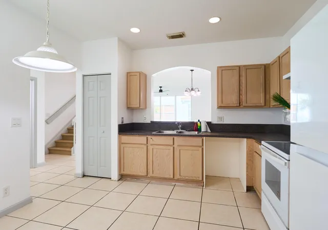 2nd image of 2052 Oakhurst Wy, Riviera Beach, FL 33404 | MLS# B26036086