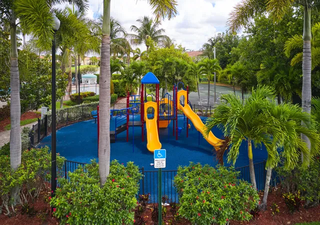 36th image of 2052 Oakhurst Wy, Riviera Beach, FL 33404 | MLS# B26036086