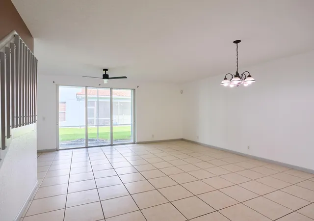 4th image of 2052 Oakhurst Wy, Riviera Beach, FL 33404 | MLS# B26036086