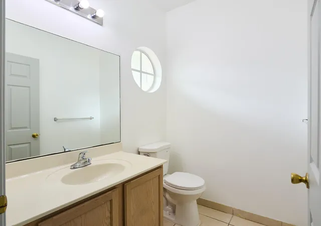 5th image of 2052 Oakhurst Wy, Riviera Beach, FL 33404 | MLS# B26036086