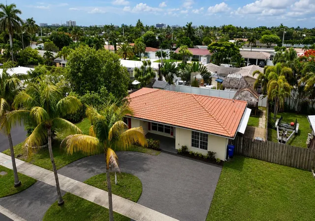 1st image of 420 Se 4th Ct, Pompano Beach, FL 33060 | MLS# B26036196
