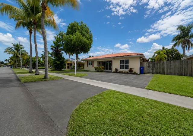 2nd image of 420 Se 4th Ct, Pompano Beach, FL 33060 | MLS# B26036196