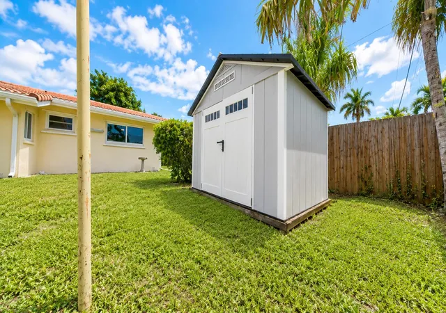 38th image of 420 Se 4th Ct, Pompano Beach, FL 33060 | MLS# B26036196