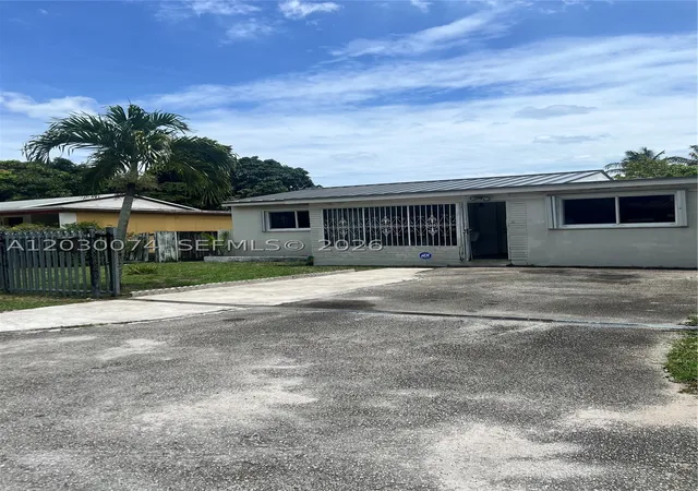3rd image of 250 Ne 160Th St, Miami, FL 33162 | MLS# A12030074