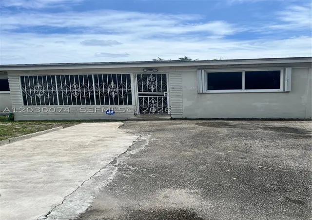 4th image of 250 Ne 160Th St, Miami, FL 33162 | MLS# A12030074