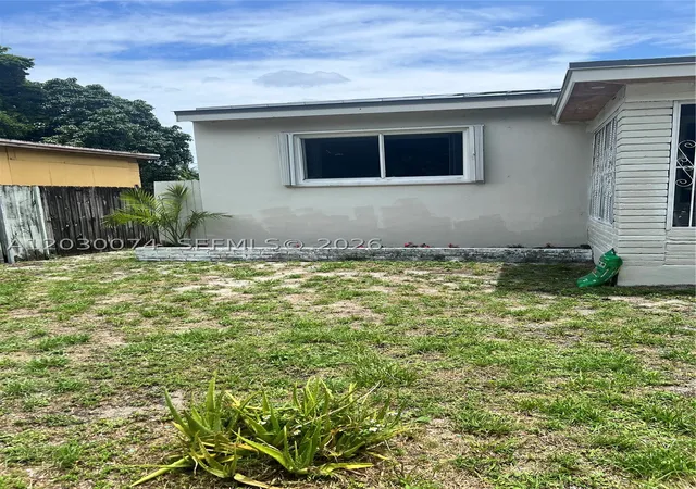 5th image of 250 Ne 160Th St, Miami, FL 33162 | MLS# A12030074
