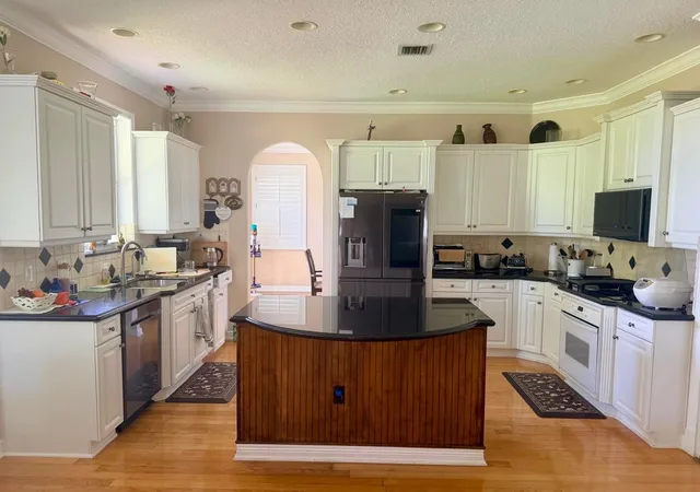 3rd image of 2285 Ridgewood Cir, Royal Palm Beach, FL 33411 | MLS# B26036264