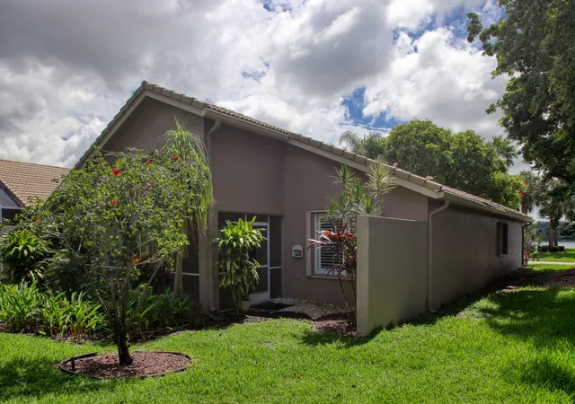 Homes for sale in Lake Worth, FL | 9689 Positano Wy, Lake Worth, FL 33467 | MLS# B26036287