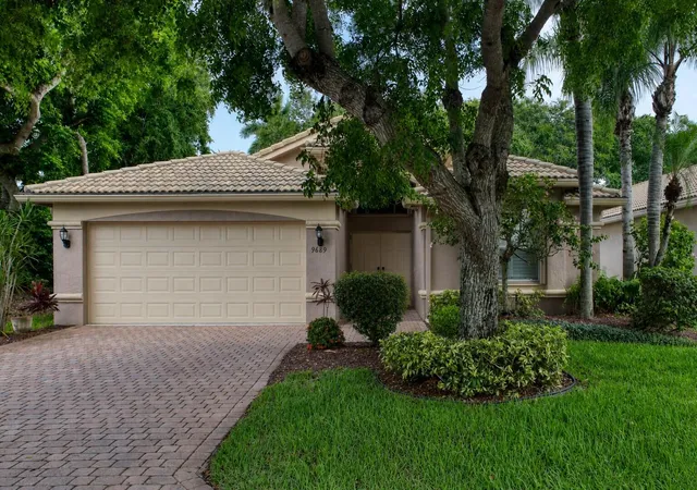 Homes for sale in Lake Worth, FL | 9689 Positano Wy, Lake Worth, FL 33467 | MLS# B26036287