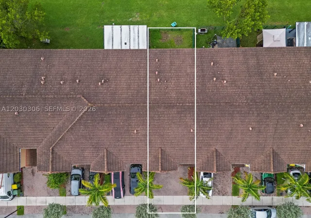 Photo 3 of Townhouse for sale at 2390 Se 15th St, Homestead, FL 33035 | MLS# A12030306 | Listing updated on 2026-09-29