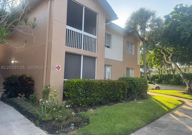 Photo 3 of Condo for sale at 9811 Westview Dr #913, Coral Springs, FL 33076 | MLS# A12029725 | Listing updated on 2026-08-26