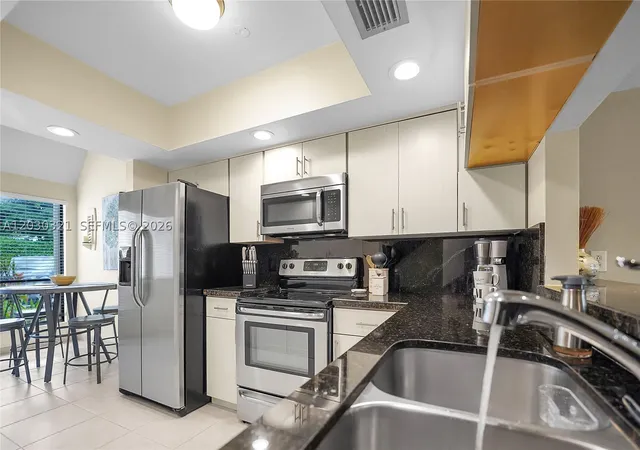 5th image of 1400 Nw 9Th Ave #C-18, Boca Raton, FL 33486 | MLS# A12030321