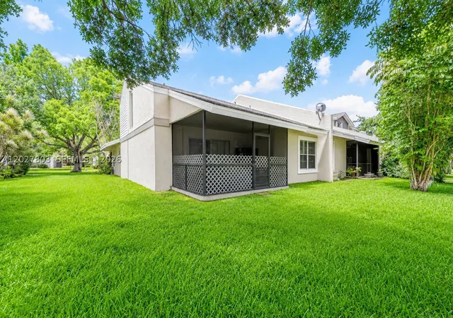 5th image of 15723 Woodgate Pl #E, Sunrise, FL 33326 | MLS# A12027803
