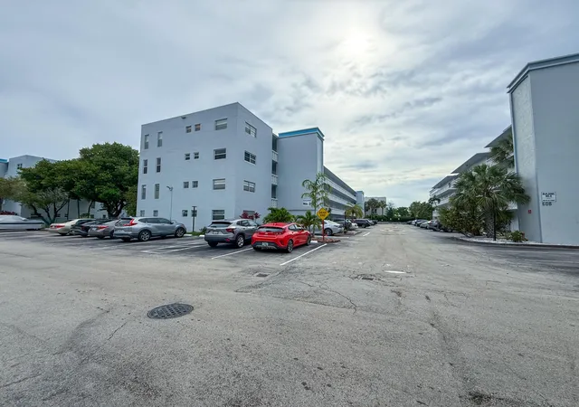 2nd image of 604 Ne 2Nd St, Dania, FL 33004