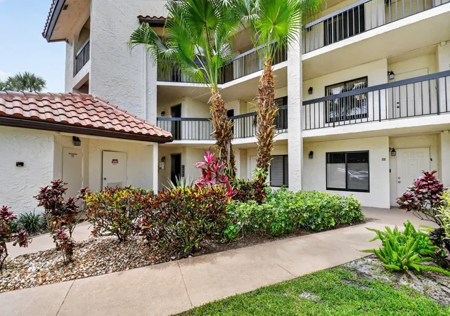 Homes for sale in Boynton Beach, FL | 10173 Mangrove Dr, Boynton Beach, FL 33437