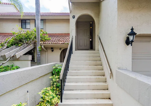 2nd image of 5710 Coach House Cir #G, Boca Raton, FL 33486 | MLS# B26036415
