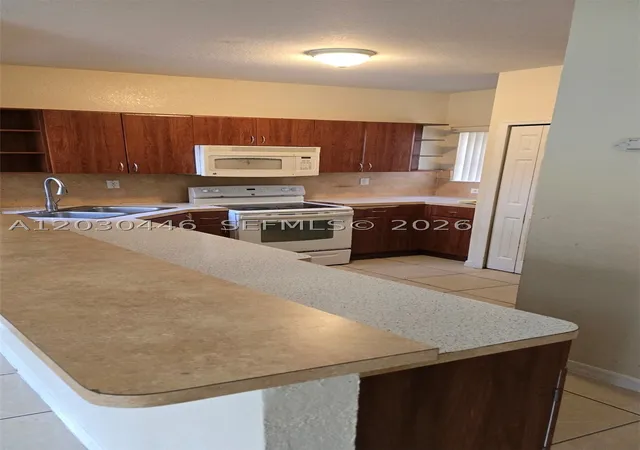 3rd image of 671 Sw 10Th St, Florida City, FL 33034 | MLS# A12030446