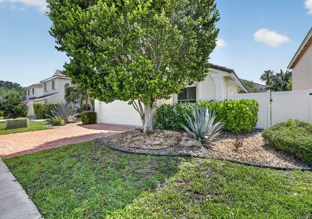 2nd image of 327 Sw 191st Ter, Pembroke Pines, FL 33029 | MLS# B26036461