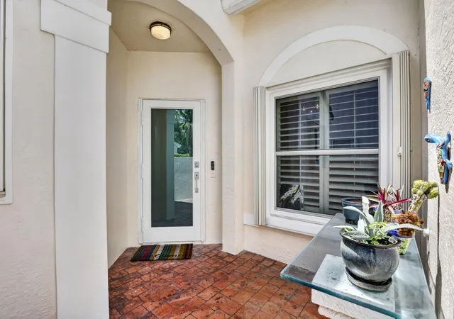 5th image of 327 Sw 191St Ter, Pembroke Pines, FL 33029 | MLS# B26036461