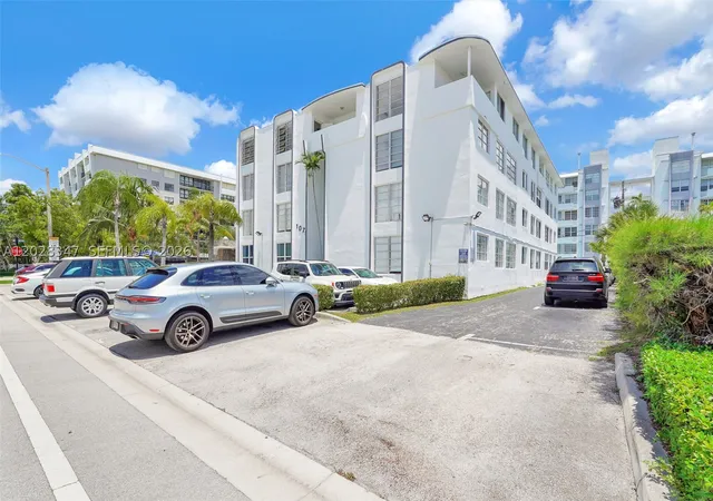 5th image of 1075 93Rd St #207, Bay Harbor Islands, FL 33154 | MLS# A12028347