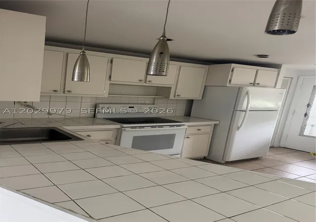 2nd image of 1710 Ne 191st St #411-3, Miami, FL 33179 | MLS# A12029979