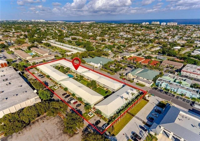 Homes for sale in Lighthouse Point, FL | 2100 Ne 38th Street, Lighthouse Point, FL 33064 | Houzeo