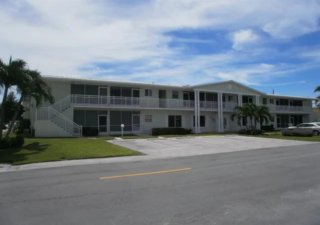 Homes for sale in Lighthouse Point, FL | 2100 Ne 38th St Ne #207, Lighthouse Point, FL 33064 | MLS# B26036644