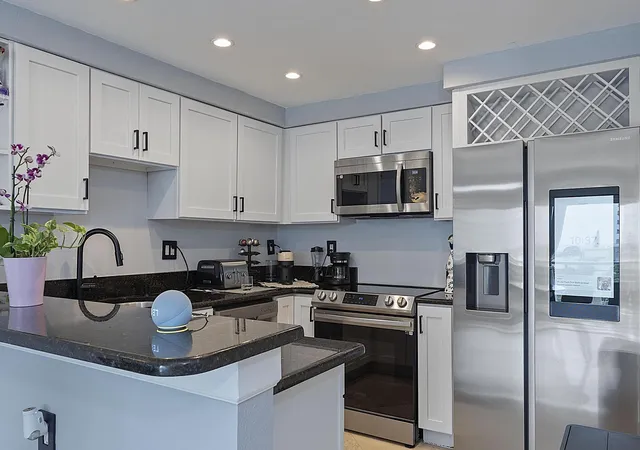Homes for sale in Fort Lauderdale, FL | 2900 Ne 30Th St #Apt 8j, Fort Lauderdale, FL 33306 | MLS# B26036675