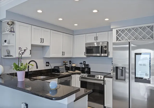 Homes for sale in Fort Lauderdale, FL | 2900 Ne 30Th St #Apt 8j, Fort Lauderdale, FL 33306 | MLS# B26036675
