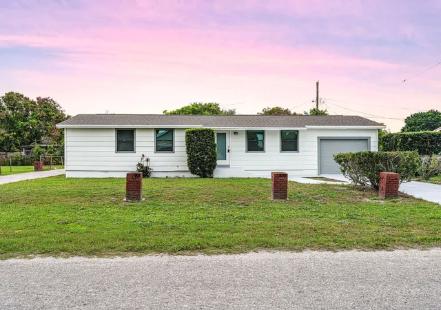 1st image of 1028 Kentucky Ave, Clewiston, FL 33440 | MLS# B26036546