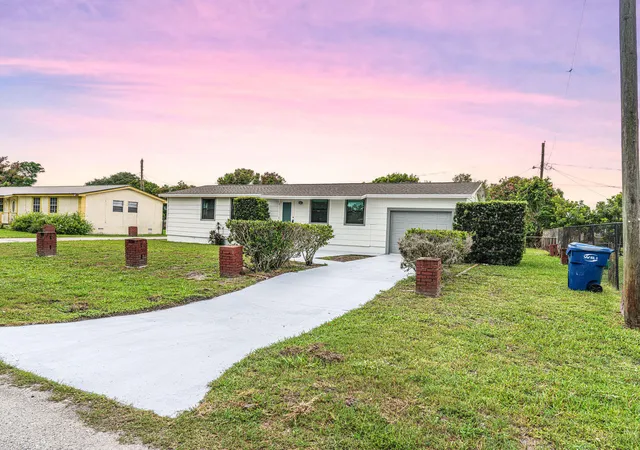 2nd image of 1028 Kentucky Ave, Clewiston, FL 33440 | MLS# B26036546
