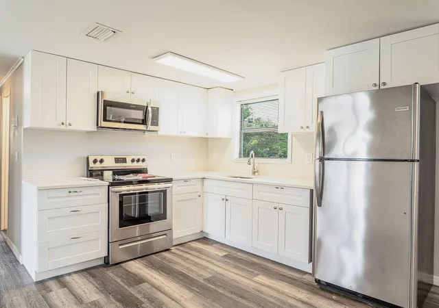 3rd image of 1028 Kentucky Ave, Clewiston, FL 33440 | MLS# B26036546