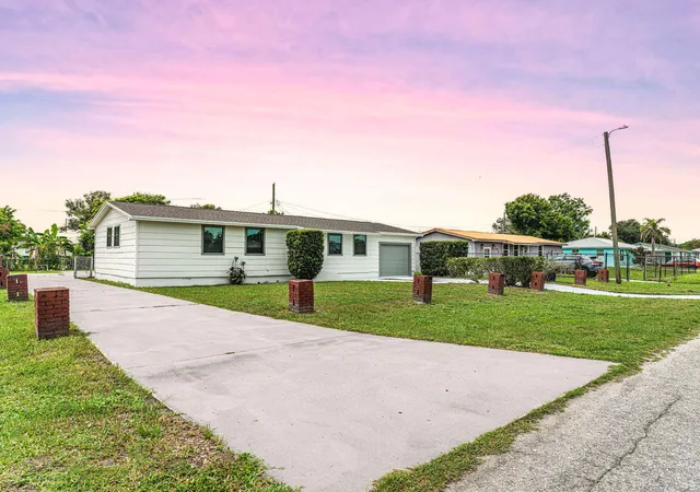 5th image of 1028 Kentucky Ave, Clewiston, FL 33440 | MLS# B26036546
