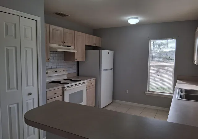 4th image of 113 S John Ave Ave S, Lehigh Acres, FL 33973 | MLS# B26036836