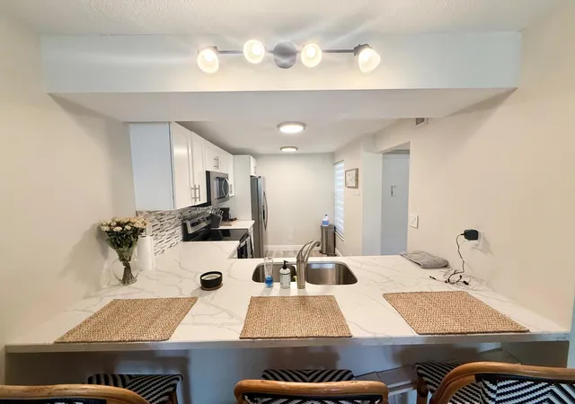 2nd image of 11 Royal Palm Wy #Ph 303, Boca Raton, FL 33432 | MLS# B26036894