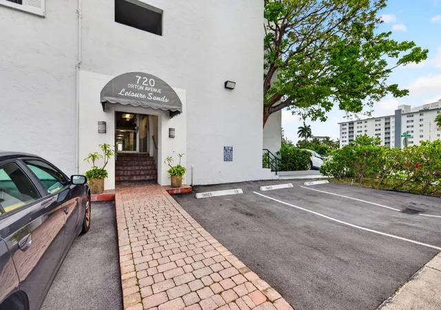 Homes for sale in North Lauderdale, FL | 720 Orton Ave, North Lauderdale, FL 33304