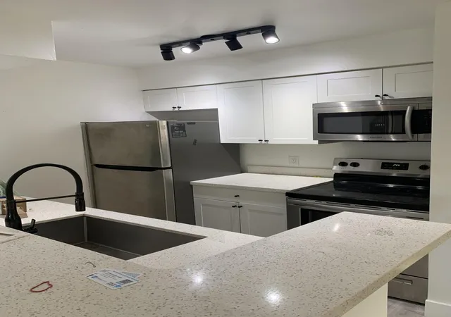 3rd image of 2926 S University Dr, Davie, FL 33328