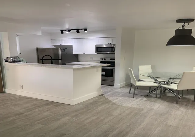 5th image of 2926 S University Dr, Davie, FL 33328