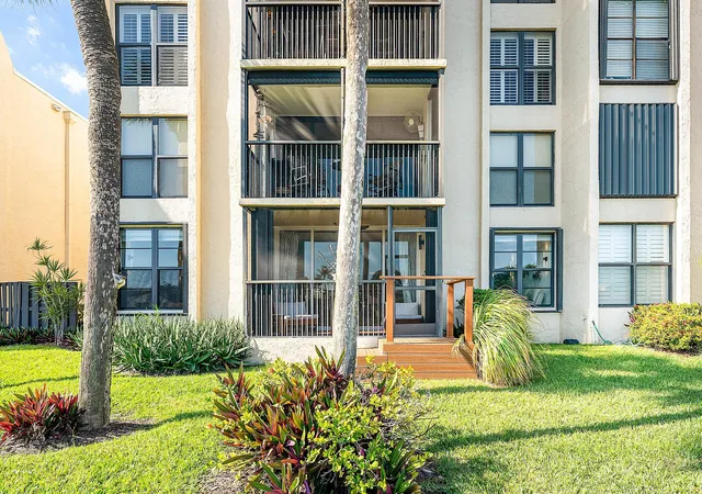 2nd image of 18 Royal Palm Wy Wy, Boca Raton, FL 33432